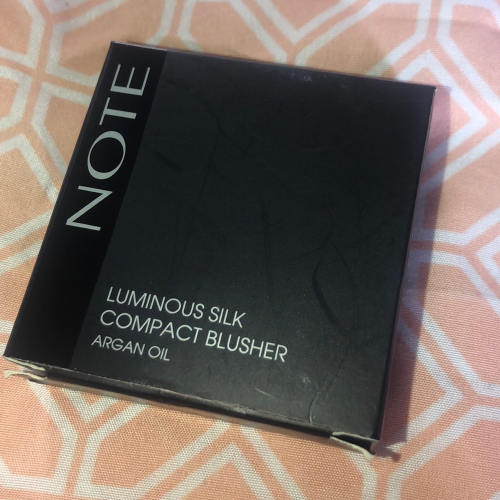 Luminous Silk Compact Blusher